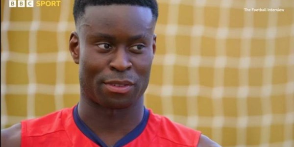 格伊：我的朋友要么在不同国家要么住曼市或利物浦，要联系不容易