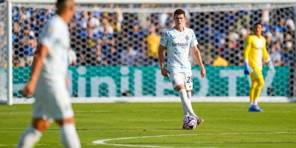 球迷怒批！世俱杯首战梦游，欧冠惨败阴影再现，蓝黑军团小组出线悬了？