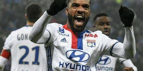 惊天冤案！5亿欧元欠条烧成降级令，里昂更衣室惊现本泽马血书