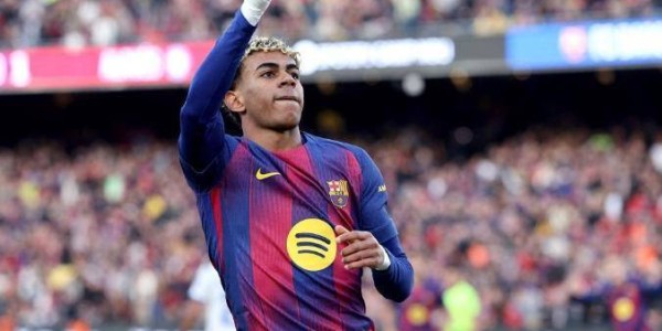 足坛一夜动态：拜仁12轮不败领跑，曼城绝杀鱼腩，巴萨AC米兰登顶