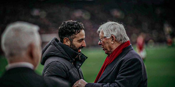 阿莫林解释坚持踢343理由！欲带曼联20年，球队已进步不再想辞职