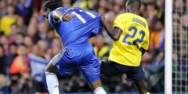 巴萨裁判门风波：梅西地位会受影响吗？