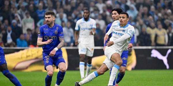 法甲最新积分榜更新：朗斯逆转登顶，冠军争夺激烈异常