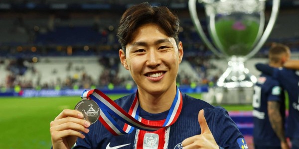 恭喜！巴黎确认夏季首笔引援，皇马弃将加盟，核心球员离队