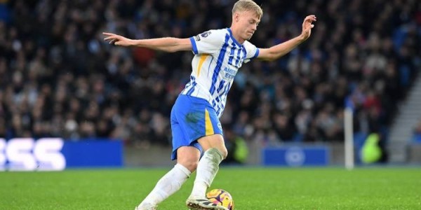 英媒：红军热刺纽卡拜仁关注布莱顿后卫范赫克，海鸥想续约有难度