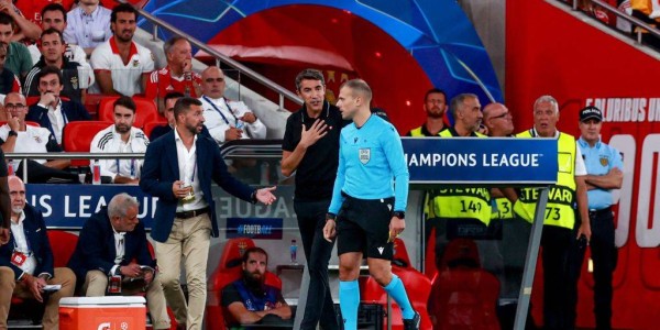 穆里尼奥土超风暴：从首战黄牌到鼻尖冲突的450天戏剧人生