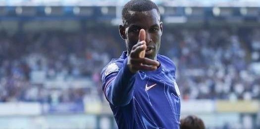 迷之自信！切尔西为雅克松标出天价，蓝军锋线人满为患今夏大清洗