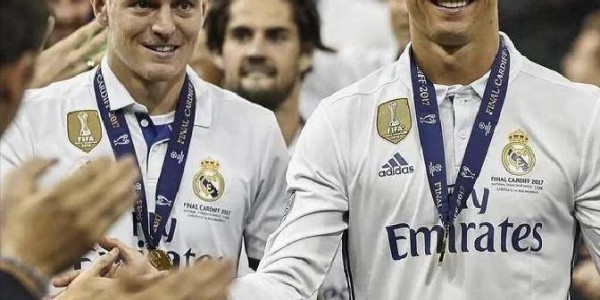 巨星退役仍发声！克罗斯谈中场价值与媒体压力，引发足坛思考