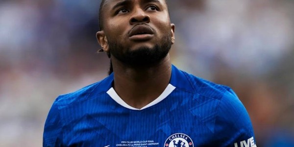 切尔西降价兜售恩昆库，为引进西蒙斯铺路，英超德甲多队有意求购