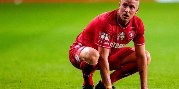 太阳报：英超旧将罗尼-斯塔姆被指控走私毒品，与哥哥一同被审