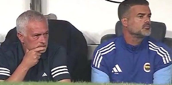 穆里尼奥率领费内巴切5-2逆转晋级欧冠附加赛决胜轮