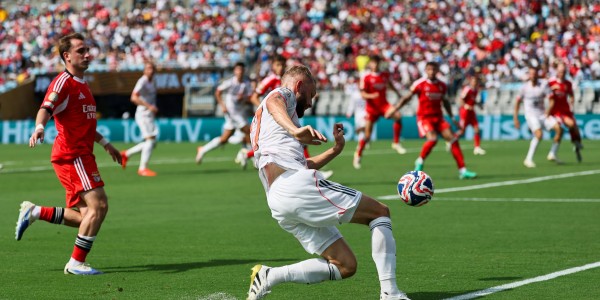 超74,000人观战！德甲冠军败北，对手爆冷赢得近1亿奖金