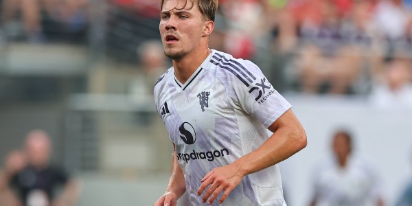 记者：米兰通过中间人与曼联接触，但尚未与霍伊伦的团队谈判合同