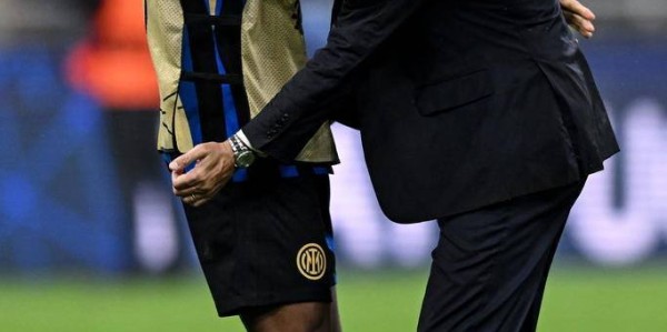 门德斯助力邓弗里斯转会巴萨：幕后操作与战术意义全解析